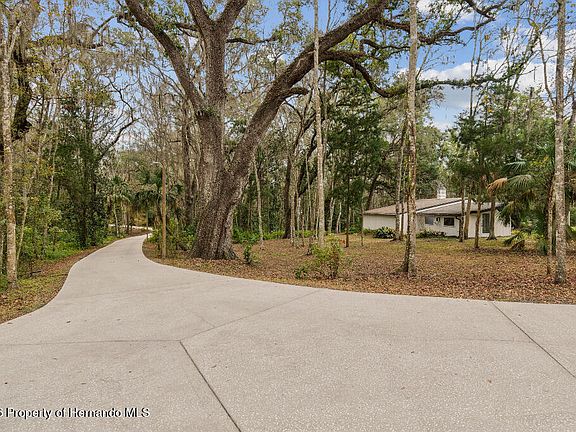 3rd image of 26262 Lake Lindsey Rd
