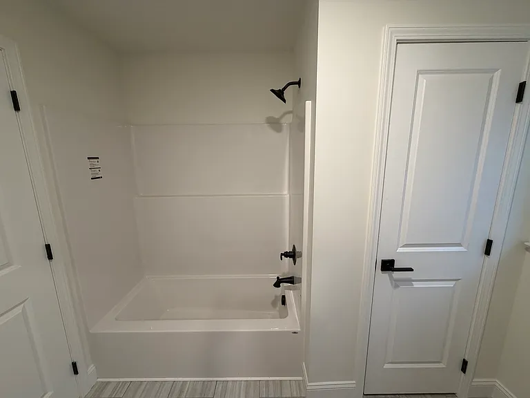 115-117 Oak St #115 — Photo 7