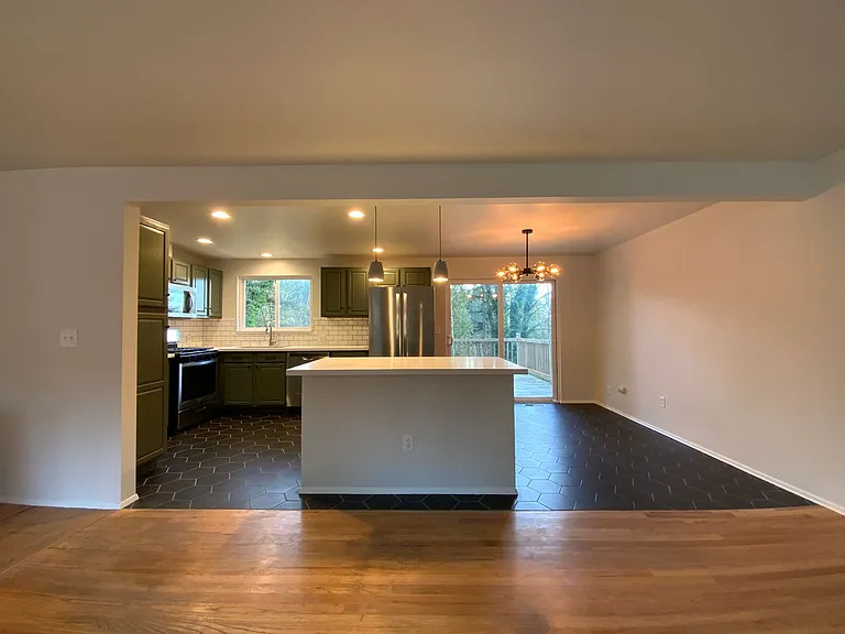 1628 202nd Pl SW — Photo 6