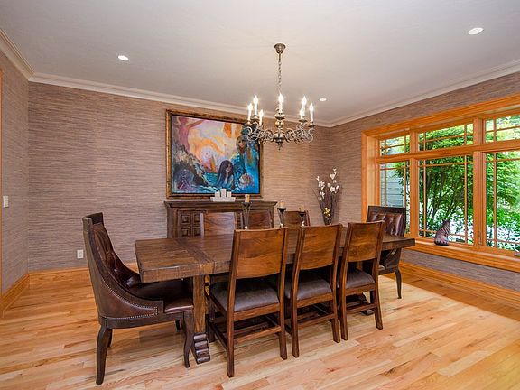 3rd image of 188 Begonia Dr