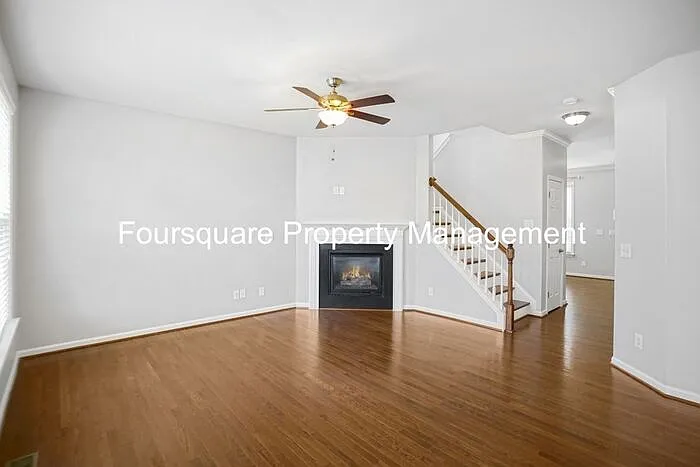 100 Cabot Dr — Photo 10