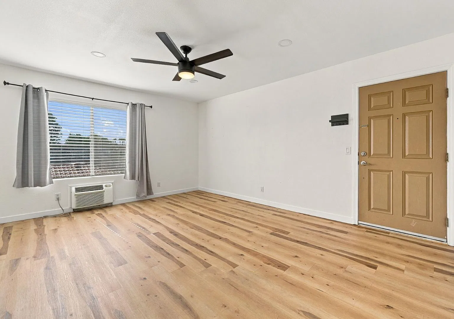 1240 N Broadway - 1240 N Broadway Unit 57 — Photo 3
