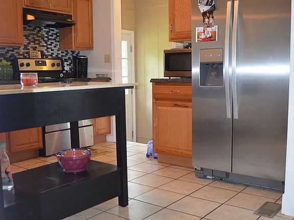 4th image of 310 Cricket Ivy Ln