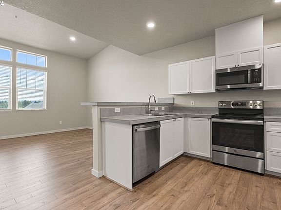 5th image of 17126 SW Snowdale St Unit 406