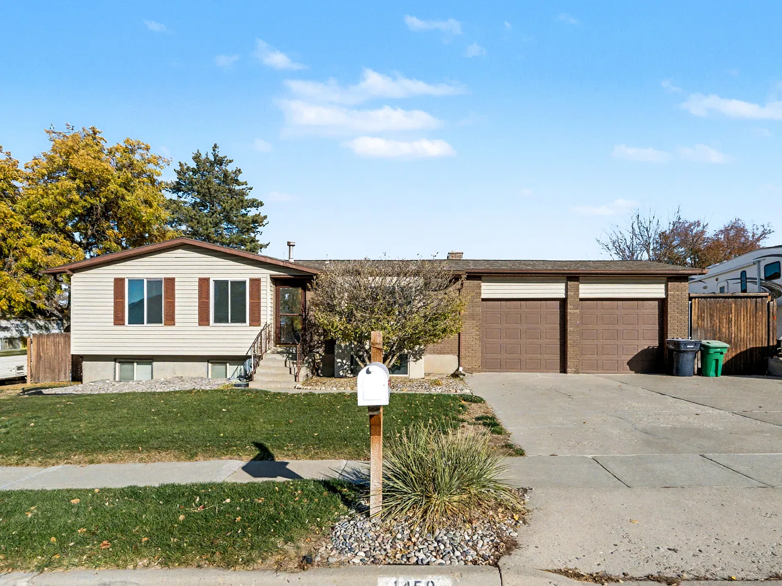 4 bed, 2040 sqft, $3,000 — Photo 1