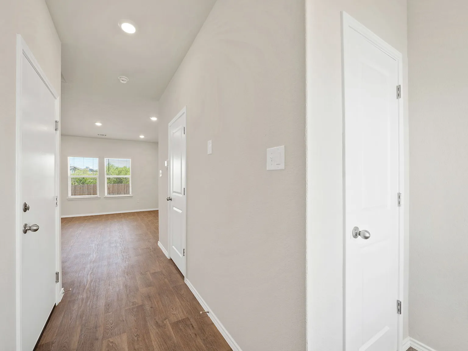 Modern 3-Bed Home with Island Kitchen, Fenced Yard & Garage 15638 Clove Spice Way, Von Ormy — Photo 3