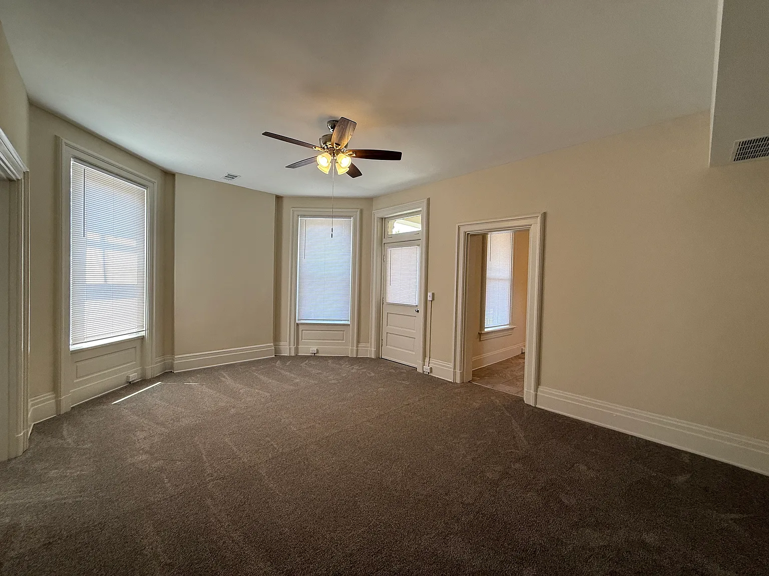 3 bed, $2,400 — Photo 4