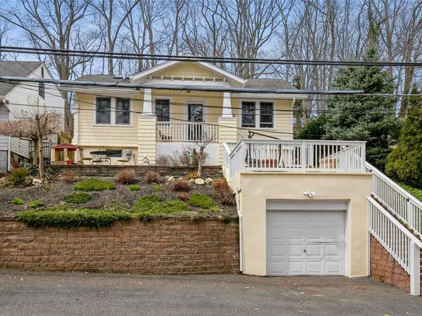 99 Norwood Avenue, Northport, NY 11768