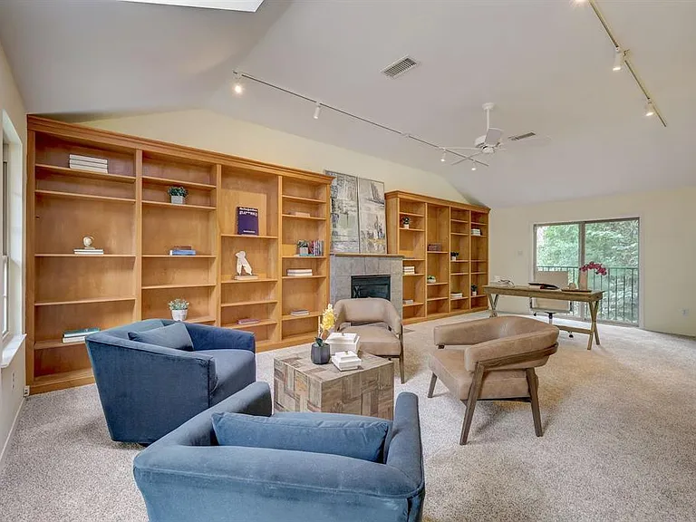 805 Leonard St — Photo 9