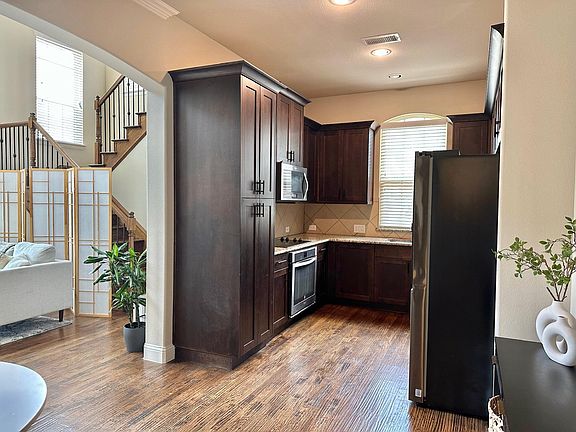 5th image of 861 Dartford Dr