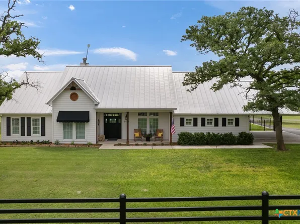 1899 Sunflower Trl, Luling, TX 78648