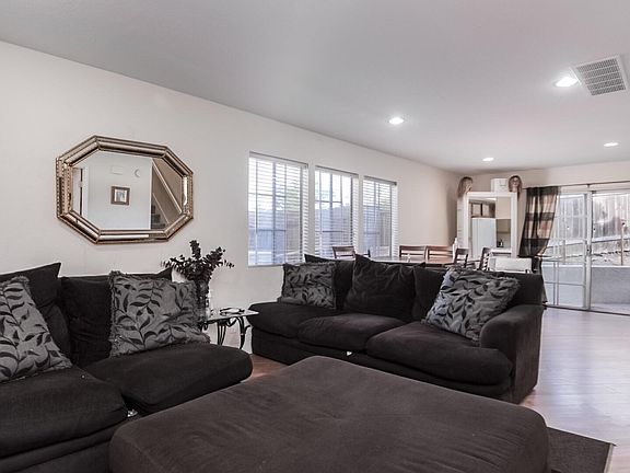 5th image of 1590 Smythe Ave