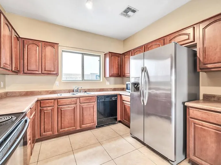 16037 W Custer Ln — Photo 5