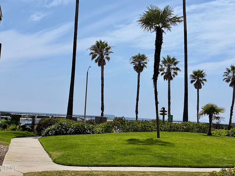 257 E Surfside Dr — Photo 1