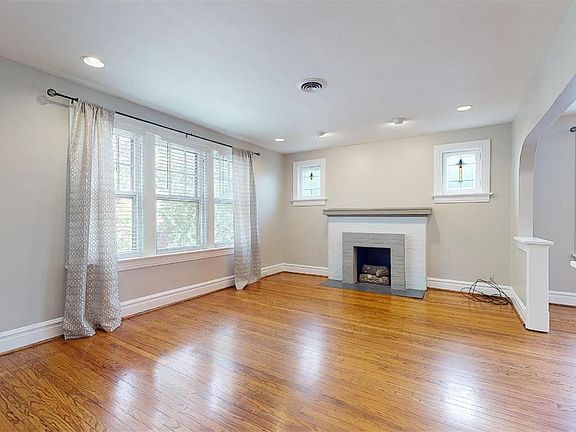 3rd image of 834 Pennsylvania Ave #B
