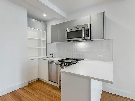 2nd image of 135 Christopher St APT 3B