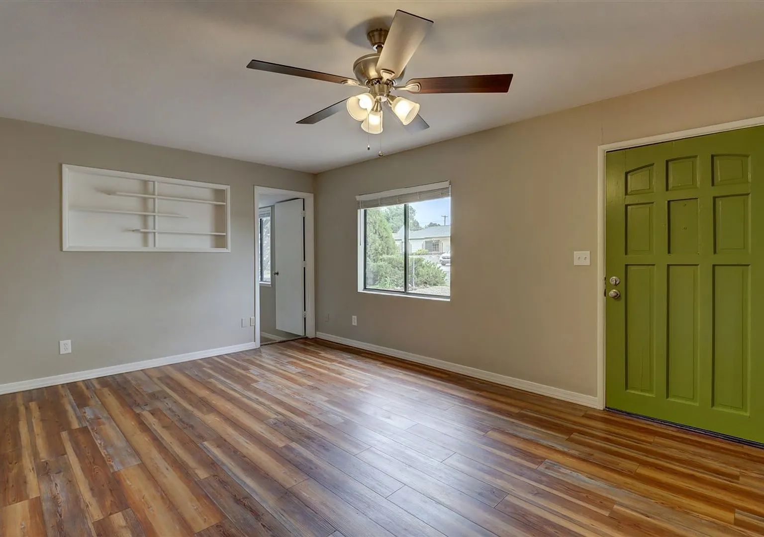 Price reduced. College students welcome in this 4 bedroom home! — Photo 3