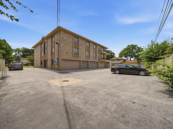 2nd image of 4020 W 105th St APT 3E