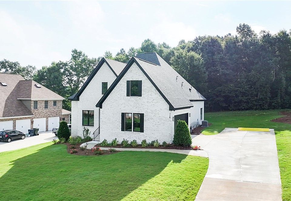 1st image of 118 Coachmans Dr