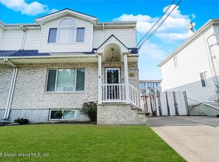 27 Sonia Ct, Staten Island, NY 10309
