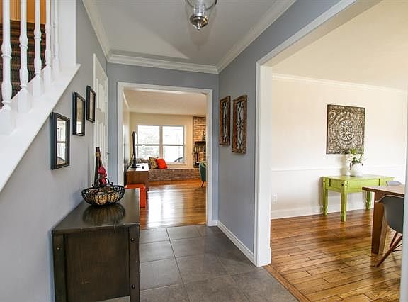 2nd image of 907 Blue Lake Cir