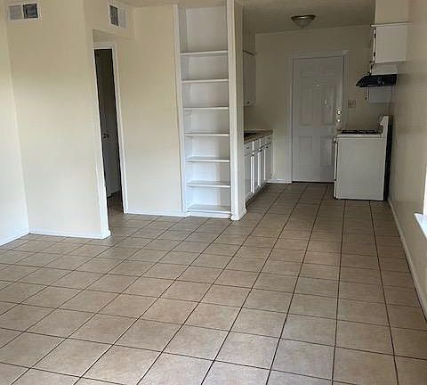 2nd image of 810 Hazelton St APT B
