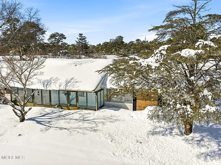 32 Buckingham Dr N #B — Photo 37