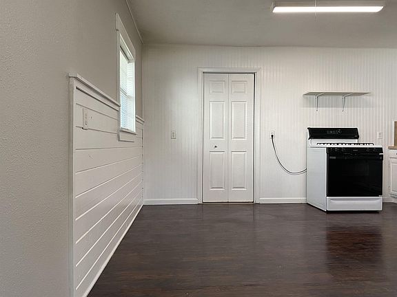 4th image of 2229 2nd St