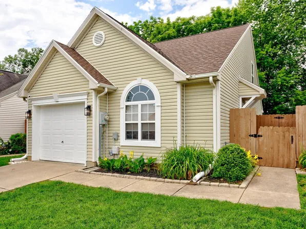 5815 River Walk Cir, Newburgh, IN 47630