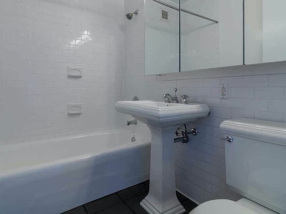 5th image of 101 W End Ave APT 6W