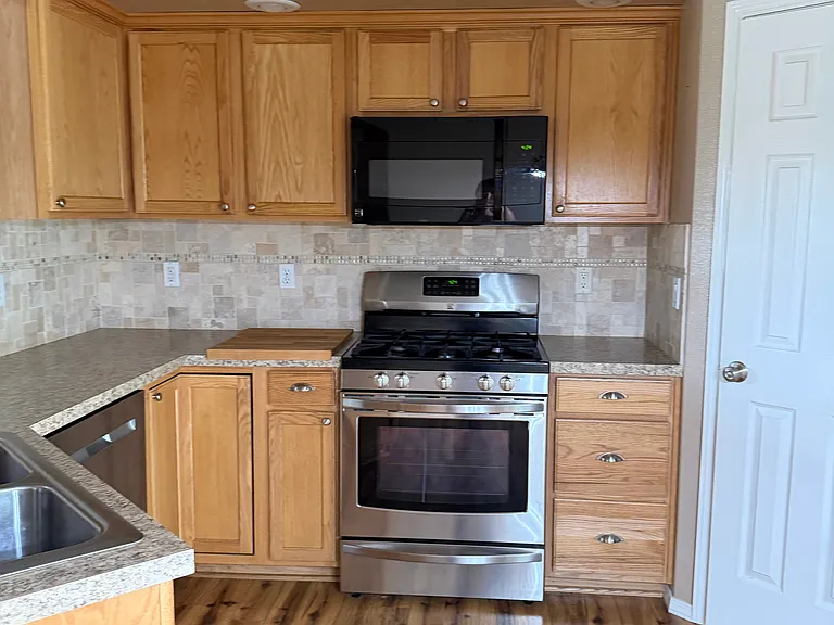 252 Archer Rd — Photo 6
