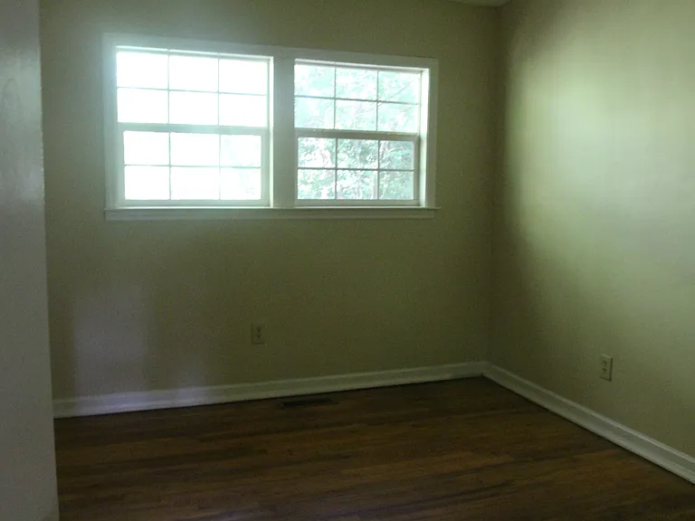 1815 W Broad Ave — Photo 4