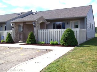 61702 Williamsburg Dr UNIT 6, South Lyon, MI 48178