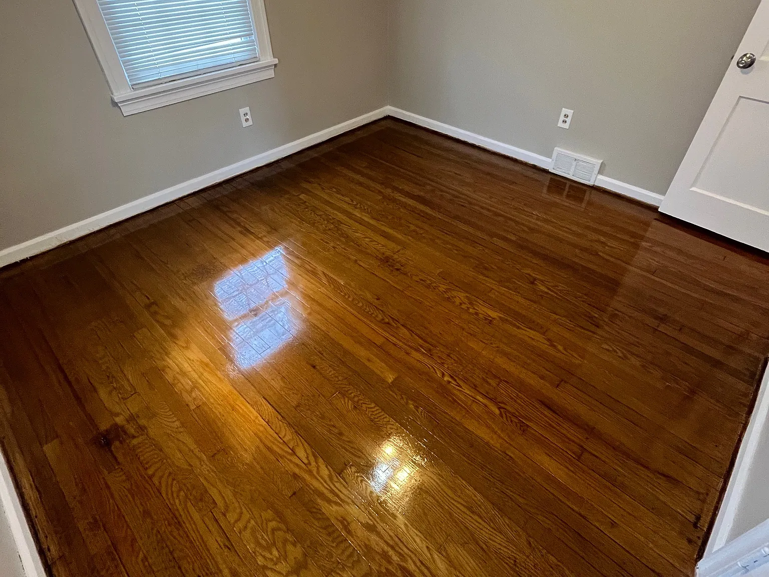 3 bed, 1.5 bath, 1112 sqft, $2,000 — Photo 4