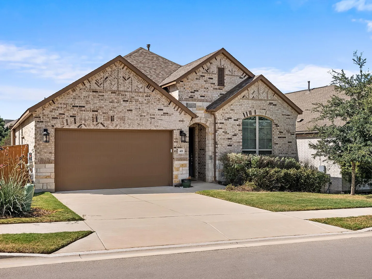 3 bed, 2.5 bath, 2261 sqft, $2,850 — Photo 1