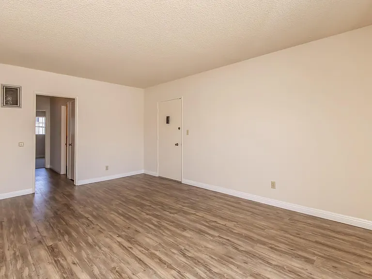 Ocean West Apartments — Photo 29