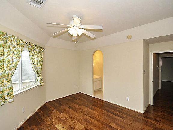 Another bedroom upstairs. This bedroom shares a jack-n-jill bath.