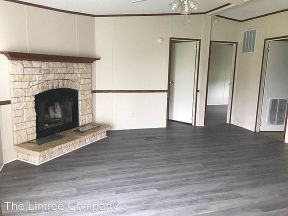 2nd image of 403 Walnut Ave