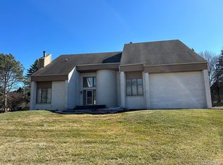 37221 Fox Chase, Farmington Hills, MI 48331