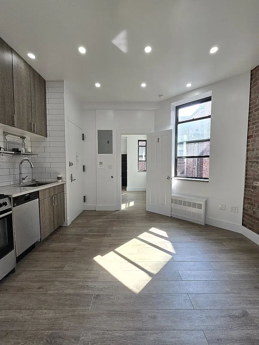 235 East 24th Street — Photo 1