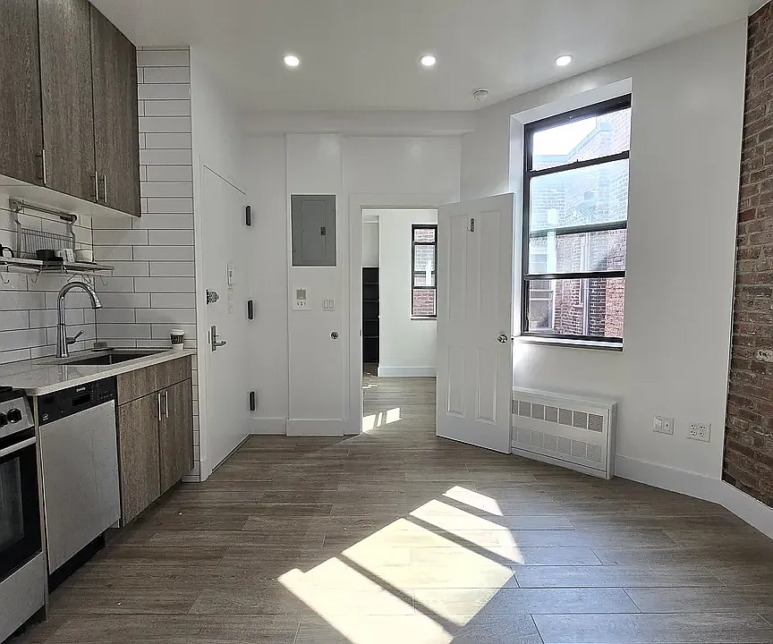 235 E 24th St #6B