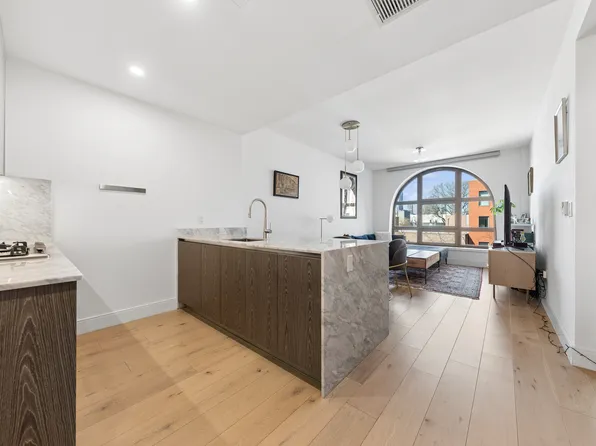 229 9th St APT 404, Brooklyn, NY 11215