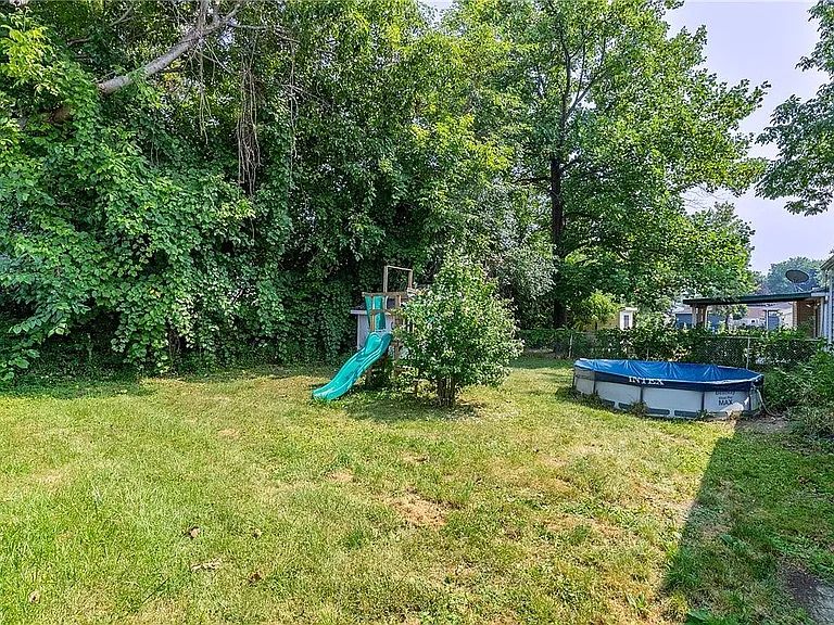 138 Clark Ave — Photo 32