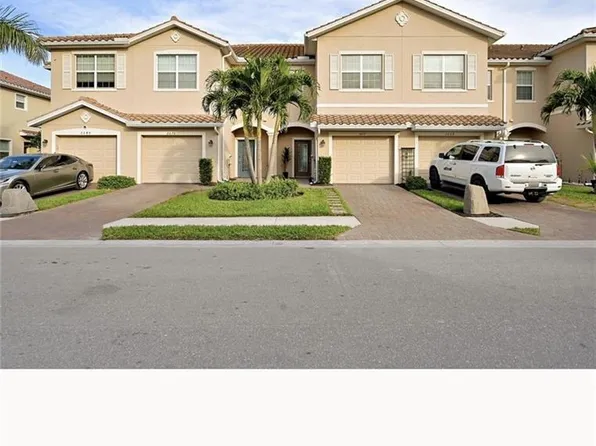2672 Blossom Way, Naples, FL 34120