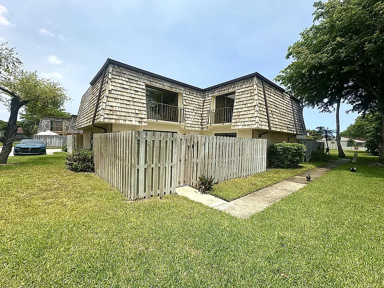 173 Lake Arbor Dr — Photo 1
