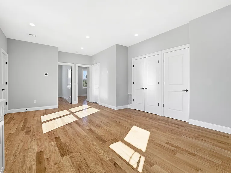 560-562 Warburton Ave #D — Photo 6