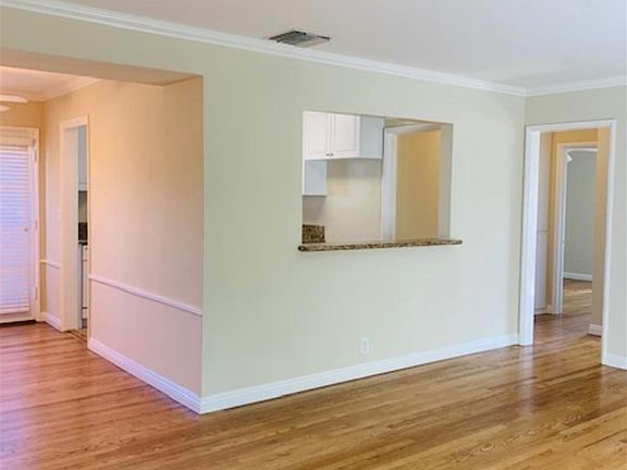 3rd image of 300-322 N Hollywood Way #2-302-1