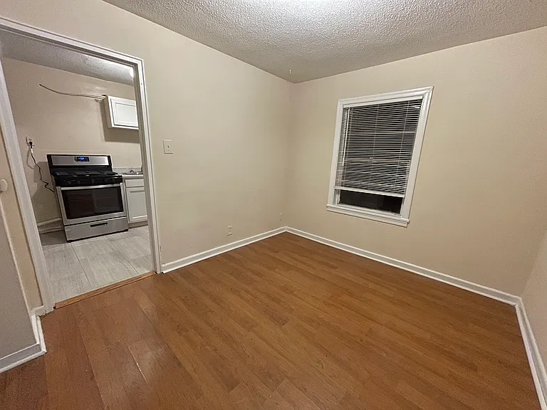 1661 Valley Ave — Photo 10