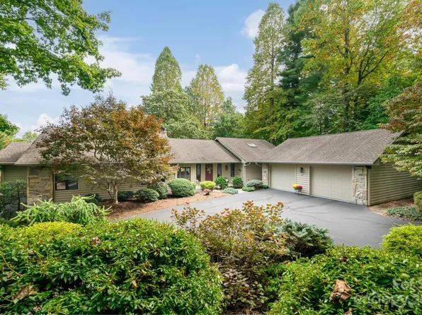 219 Maple Hill Dr, Flat Rock, NC 28731