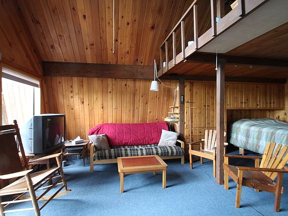 Very warm and welcoming........this would make a great starter cabin.